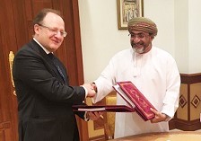 The Oman Ministry of Tourism and THR celebrated the agreement signing to support the Tourism Strategy implementation
